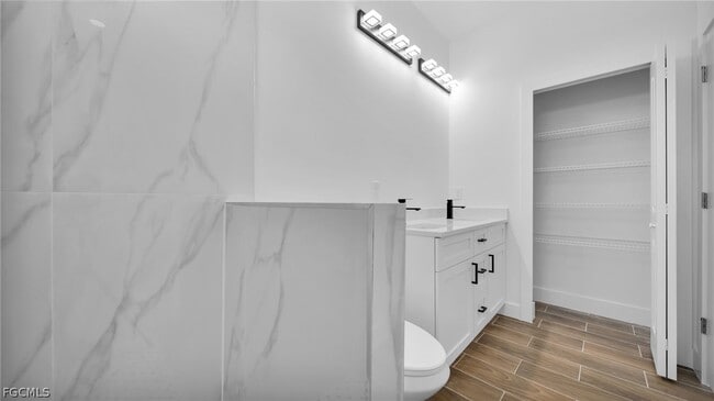 Building Photo - 4989-4991 Fairway Ct