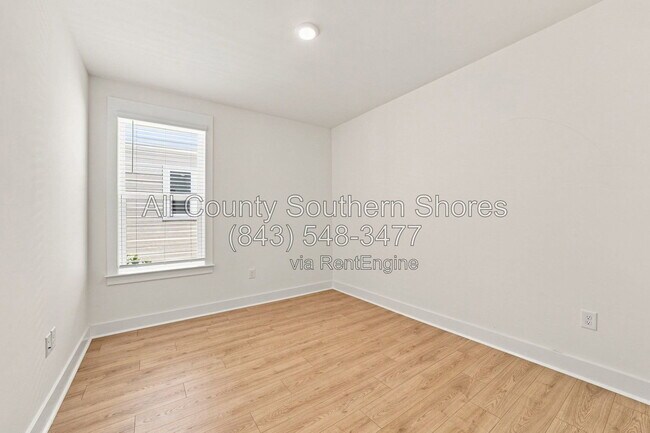 Building Photo - 3084 Claredon St