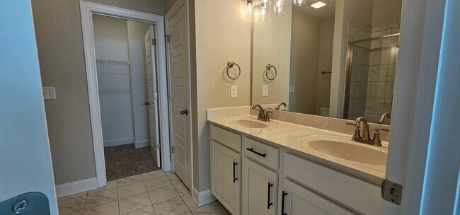 Building Photo - BRAND NEW! Lebanon Home For Lease
