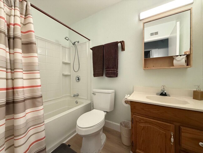 Building Photo - Fully Furnished 4-Bedroom Home in Prime Central Las Vegas Location