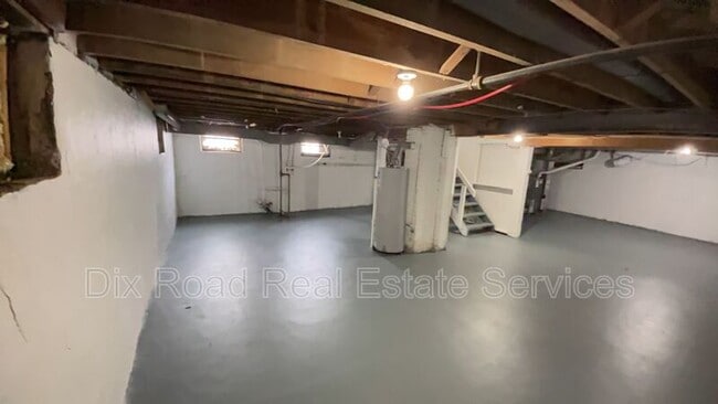 Building Photo - 15 Vassar Dr