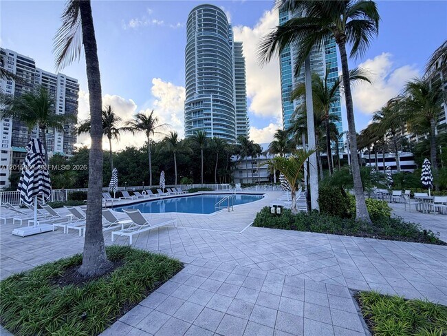 Building Photo - 2101 Brickell Ave