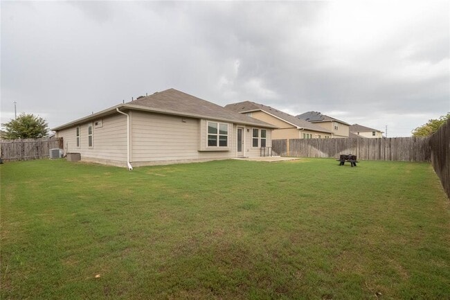 Building Photo - 310 Hyltin St