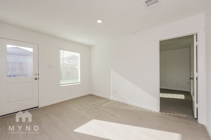 Building Photo - 2712 River Knl Ln