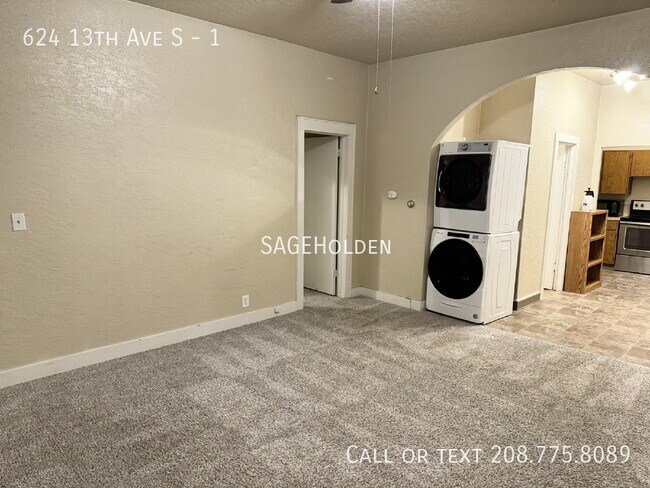 Building Photo - 624 13th Ave S