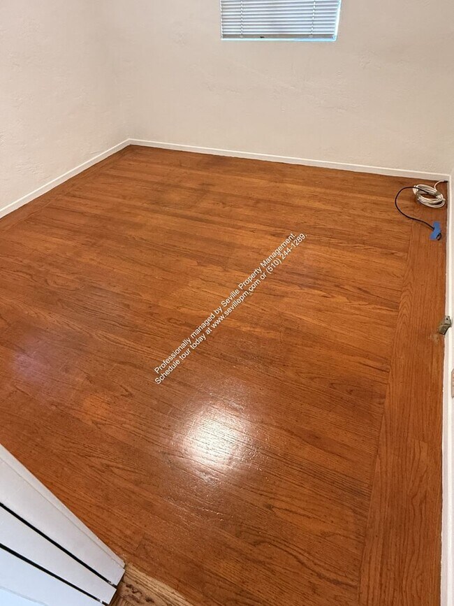 Building Photo - Berkeley Gem w/plenty of outdoor space...available now!