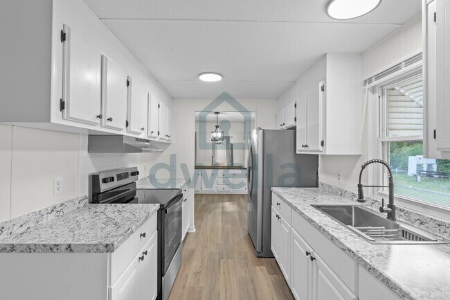 Building Photo - Close to Everything-Lexington! Beautifully Renovated 3-bedroom, 2-bath home in the highly sought-...