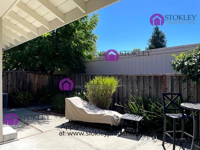 Building Photo - 105 Miramonte Dr