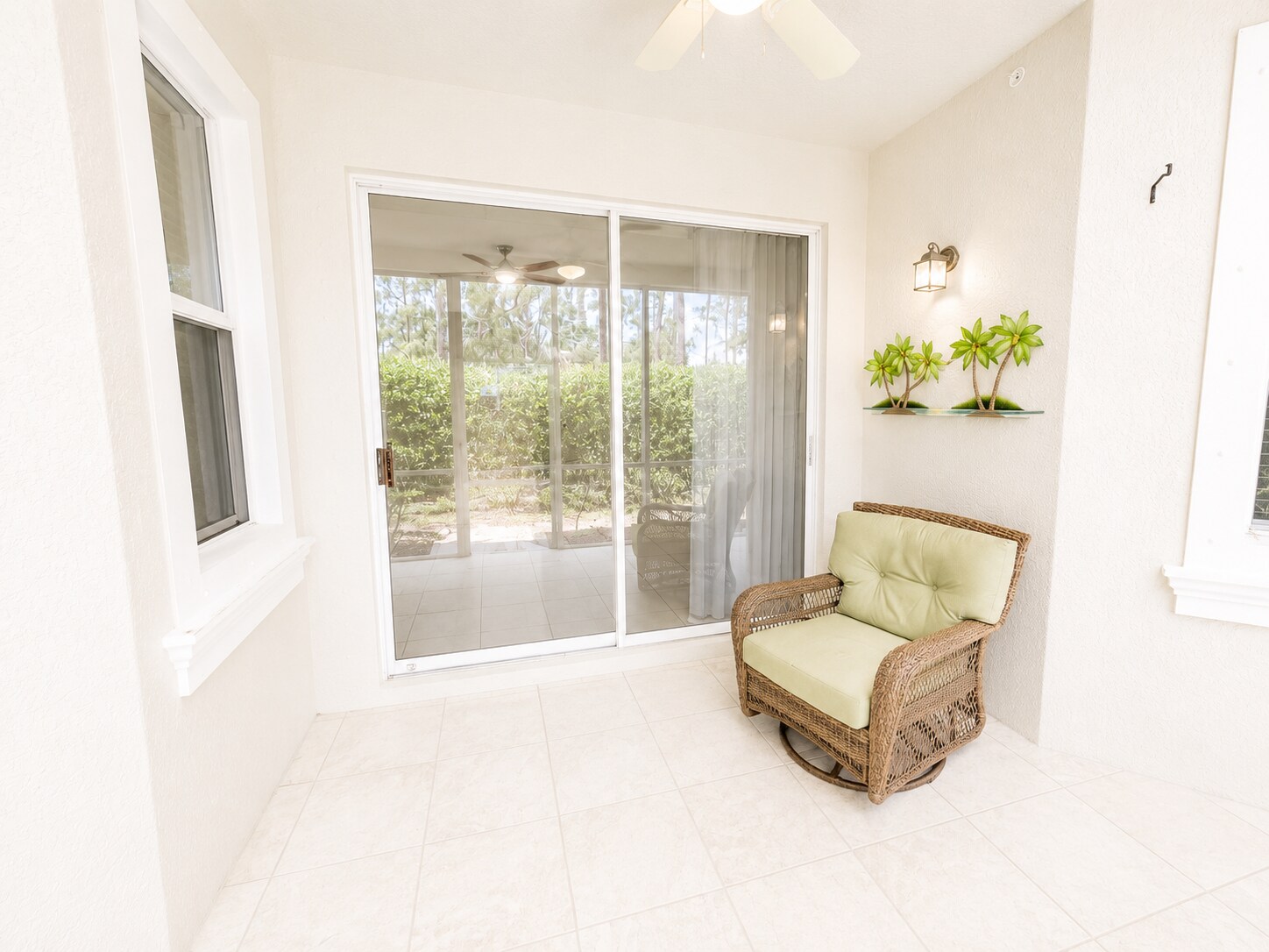 Building Photo - 1445 Mariposa Cir