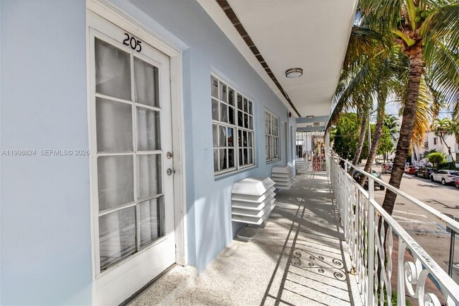 Building Photo - 635 8th St
