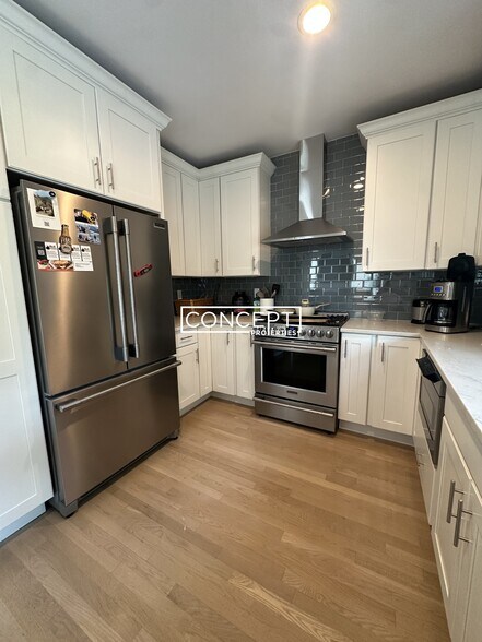 Building Photo - 331 Savin Hill Ave