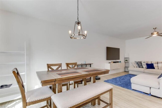 Building Photo - 2416 Trafton Pl