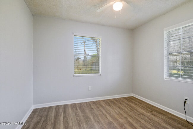 Building Photo - 715 Central Rd