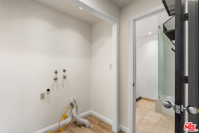 Building Photo - 4460 Wilshire Blvd