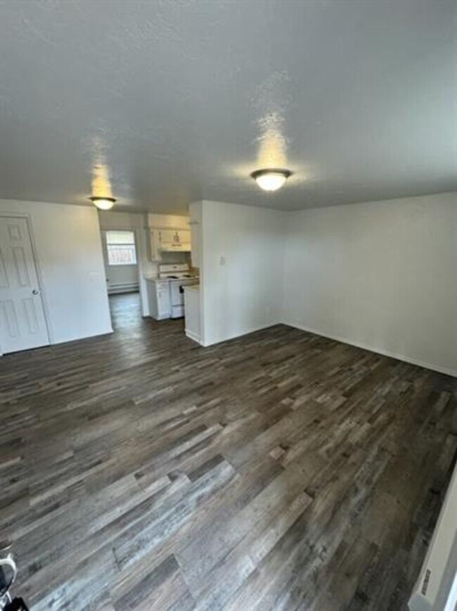 Building Photo - Beautiful 1 bedroom 1 bath apartment near SW 59!