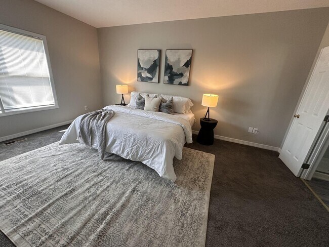 Building Photo - 5935 Pondview Ct