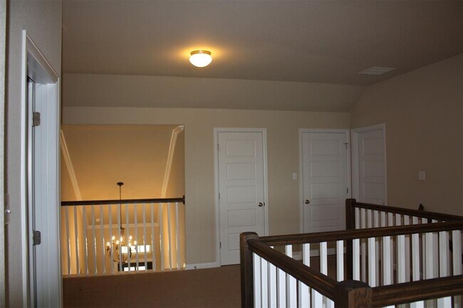 Building Photo - 393 Dayridge Dr