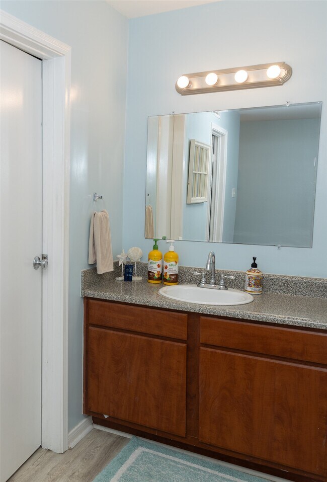 Building Photo - 3506 Cove View Blvd