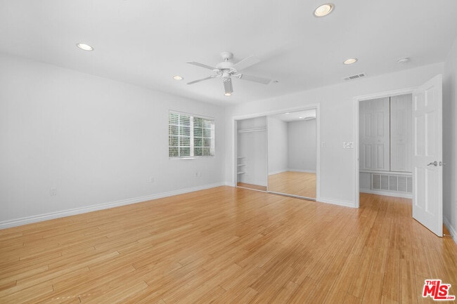Building Photo - 741 N Las Palmas Ave