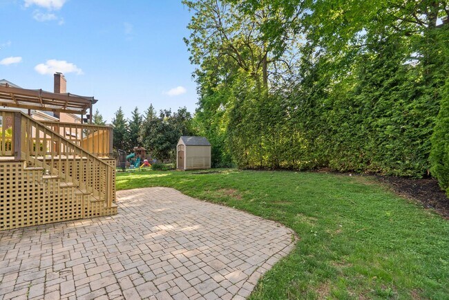 Building Photo - 3 Bed 2.5 Bath - Bethesda Split Level Single Family - Move In Ready