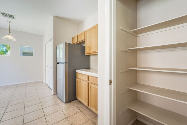 Building Photo - Beautiful Single Story Home with 3 Bedroom...