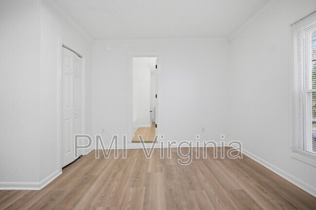 Building Photo - 742 Mt Vernon Ave