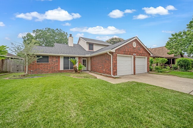 Building Photo - 3812 Redbud Dr