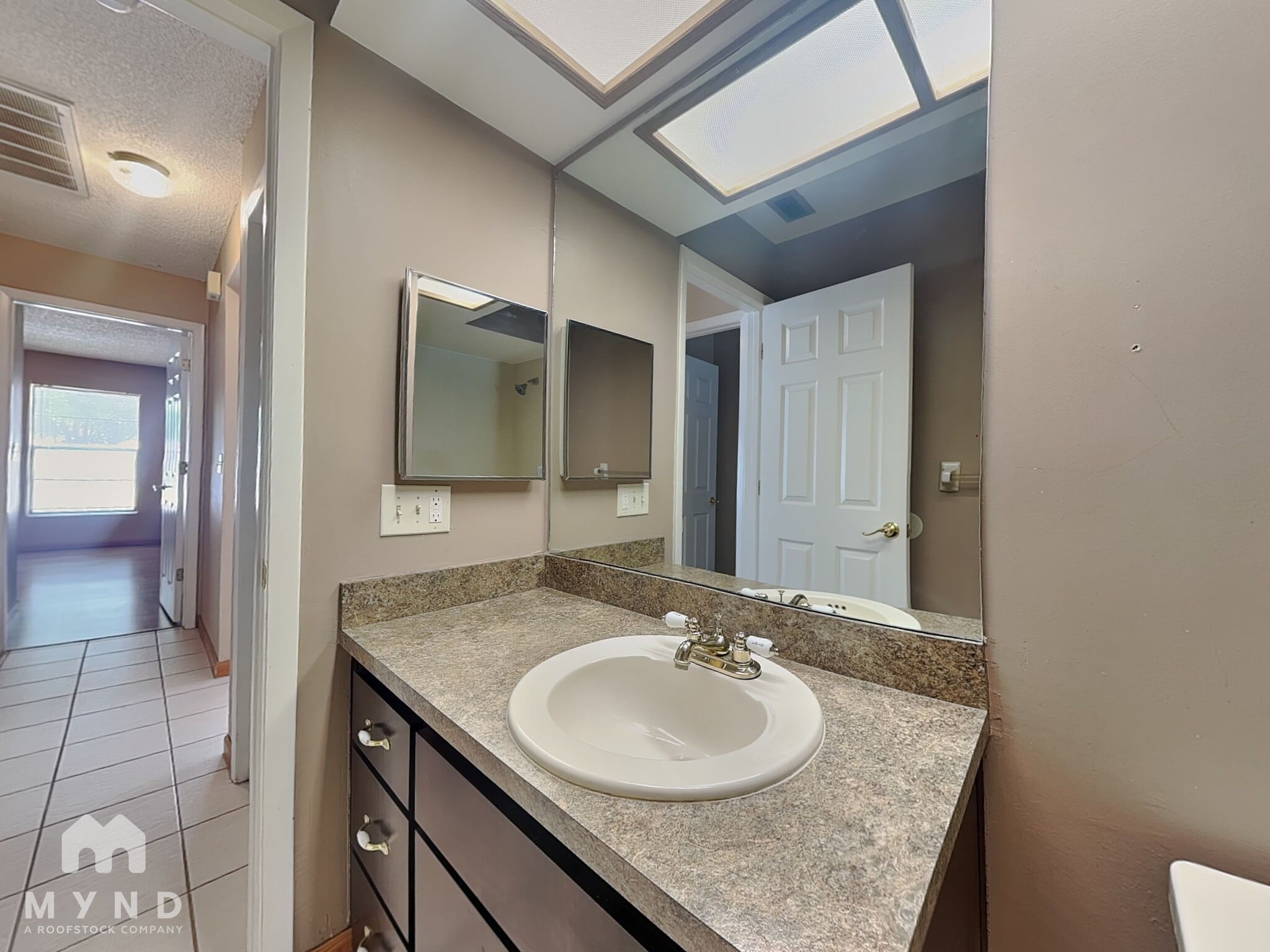 Building Photo - 2024 Sheffield Ct