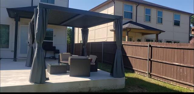 Building Photo - 3034 Encino Dr