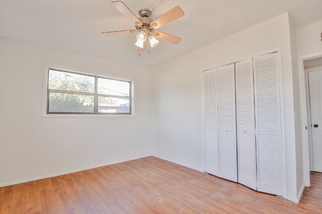 Building Photo - Charming 3 Bedroom, 1 bathroom in Central Lubbock