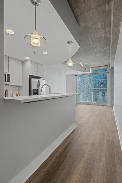 Building Photo - 415 Church St