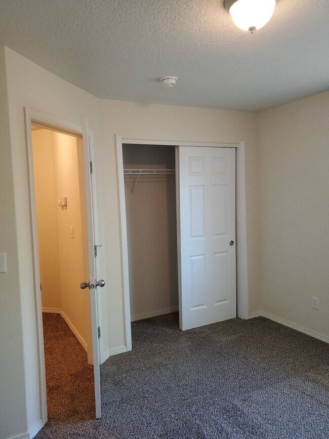 Building Photo - 460 Laguna Dr
