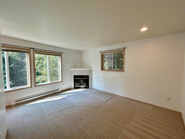 Building Photo - 11015 SW 41st Ave