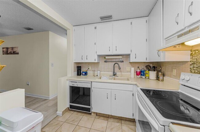 Building Photo - 2700 Bayshore Blvd