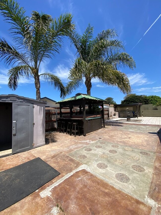 Building Photo - Cul-De-Sac Location, beautiful single leve...