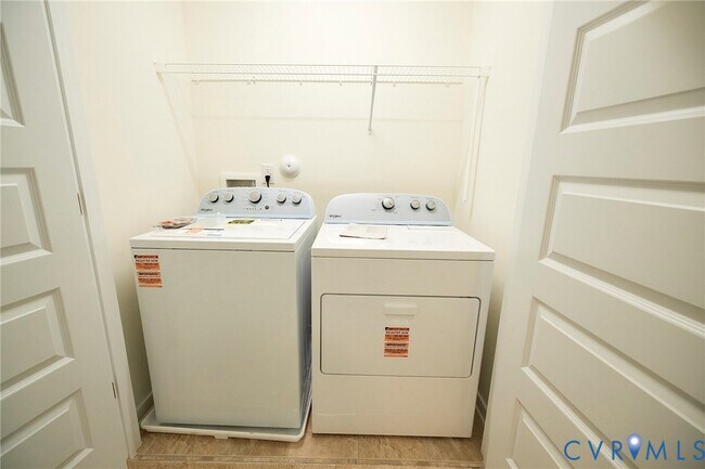 Building Photo - 240 Greenpark Rd