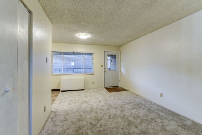 Building Photo - Pre-Leasing August 2026: Great 1 Bed, 1 Bath Close to CU and 29th Street Mall with included parki...