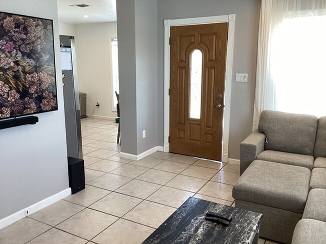 Building Photo - NEW PRICE!! Move in Ready Single Family Home - 4 bedroom - 1.5 Bathroom on Stock Island