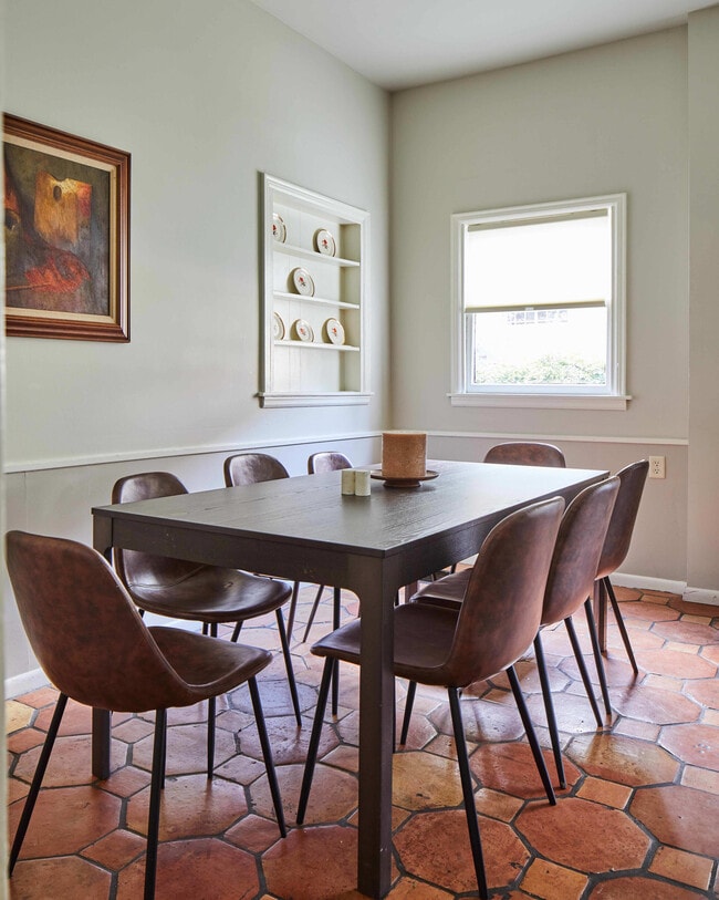 Building Photo - 3308 Cliff Rd