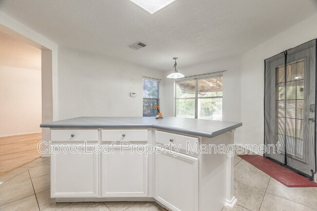 Building Photo - 818 Quitman Oak