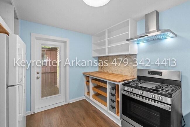 Building Photo - Classic Fayetteville Charm Near Dickson Street with Stunning Outdoor Space