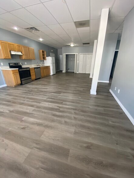 Main Living - 1314 Meridian St