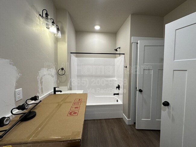 Building Photo - 1031 W 1000 N