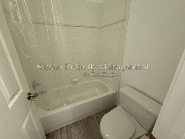 Building Photo - 605 Corte Sol