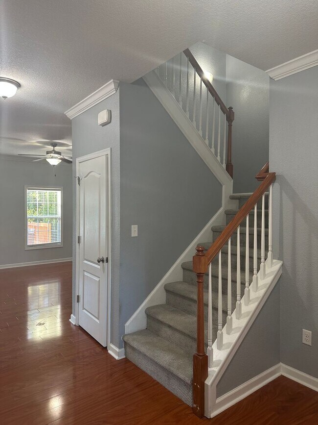 Building Photo - Ingleside