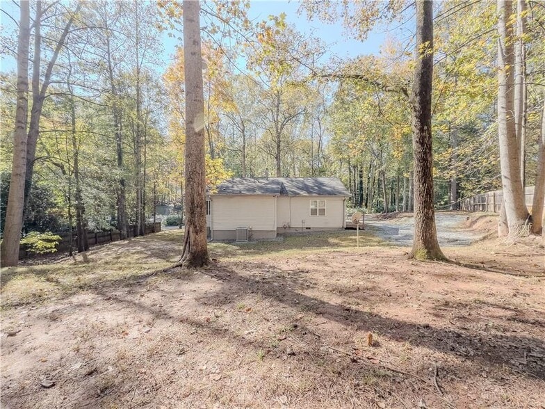 Building Photo - 580 Pineland Cir