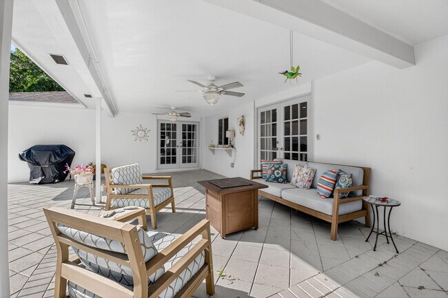 Building Photo - 4690 Palo Verde Dr