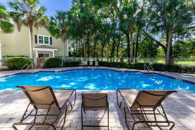 Building Photo - Luxurious 1 Bed / 1 Bath Condo in The Link...