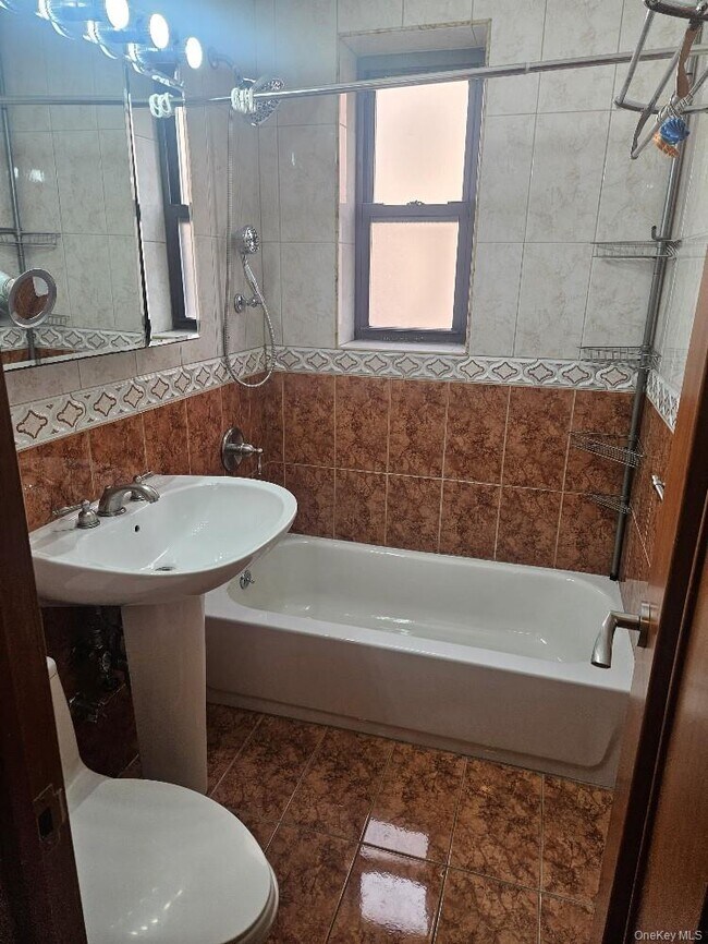 Building Photo - 105-15-105-66 66th Ave