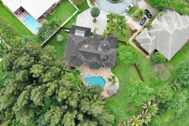 Building Photo - 6301 SW 58th Ct